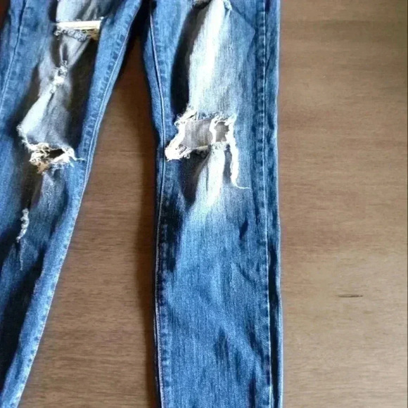 KanCan Jeans Like New 11/29 inseam - Picture 2 of 4